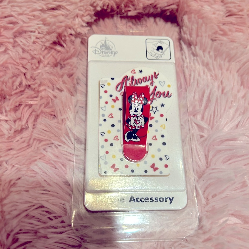 Disney Parks Minnie phone accessory